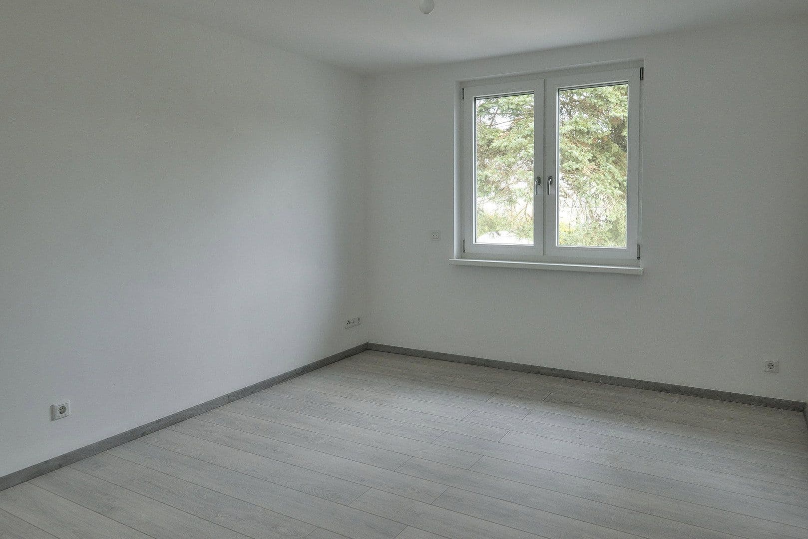 Prenájom domu 145 m², pozemok 269 m², Feucht, Bavorsko Prenájom domu 145 m², pozemok 269 m², Feucht, Bavorsko