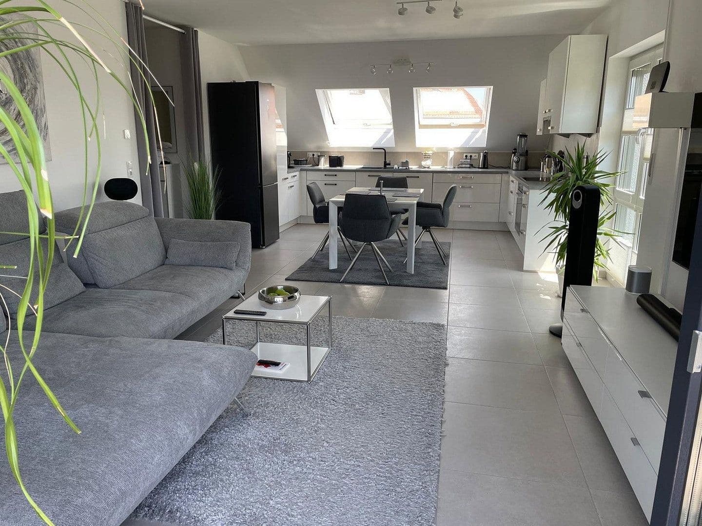 Prenájom bytu 3-izbový 91 m², Langenselbold, Hesensko Prenájom bytu 3-izbový 91 m², Langenselbold, Hesensko