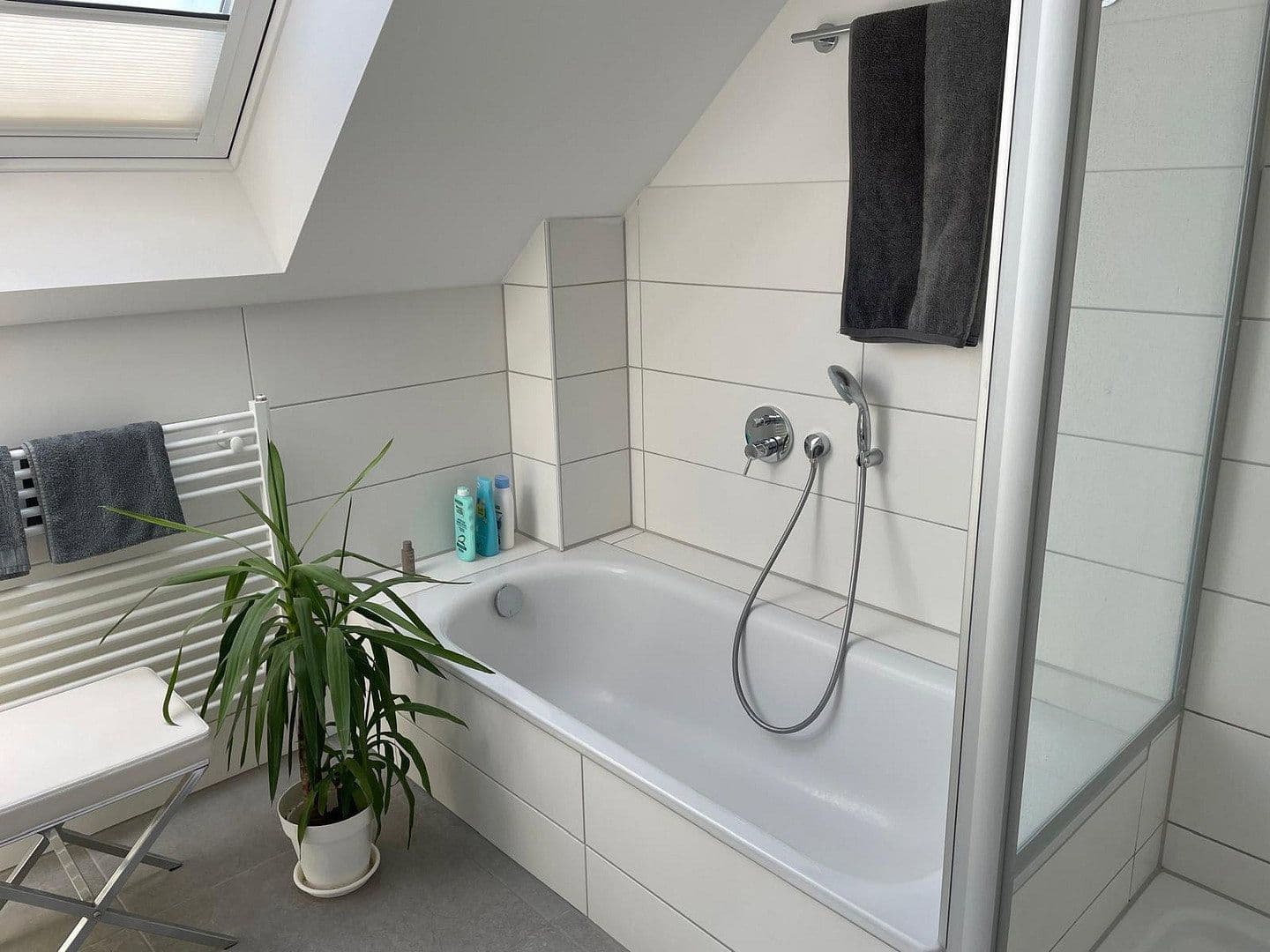 Prenájom bytu 3-izbový 91 m², Langenselbold, Hesensko Prenájom bytu 3-izbový 91 m², Langenselbold, Hesensko