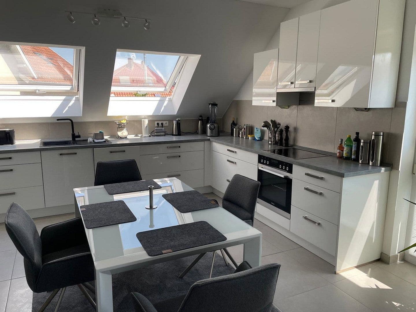 Prenájom bytu 3-izbový 91 m², Langenselbold, Hesensko Prenájom bytu 3-izbový 91 m², Langenselbold, Hesensko