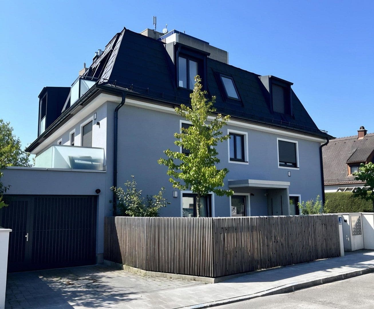 Prenájom bytu 4-izbový 129 m², München, Bavorsko Prenájom bytu 4-izbový 129 m², München, Bavorsko
