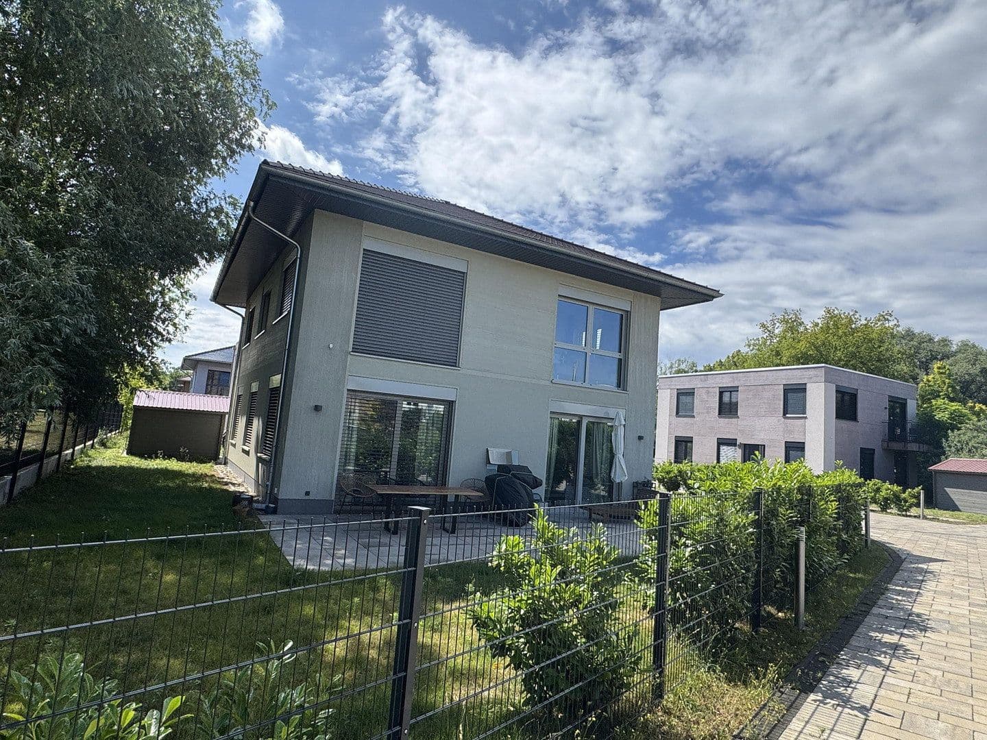Prenájom bytu 4-izbový 105 m², Berlin, Berlín Prenájom bytu 4-izbový 105 m², Berlin, Berlín