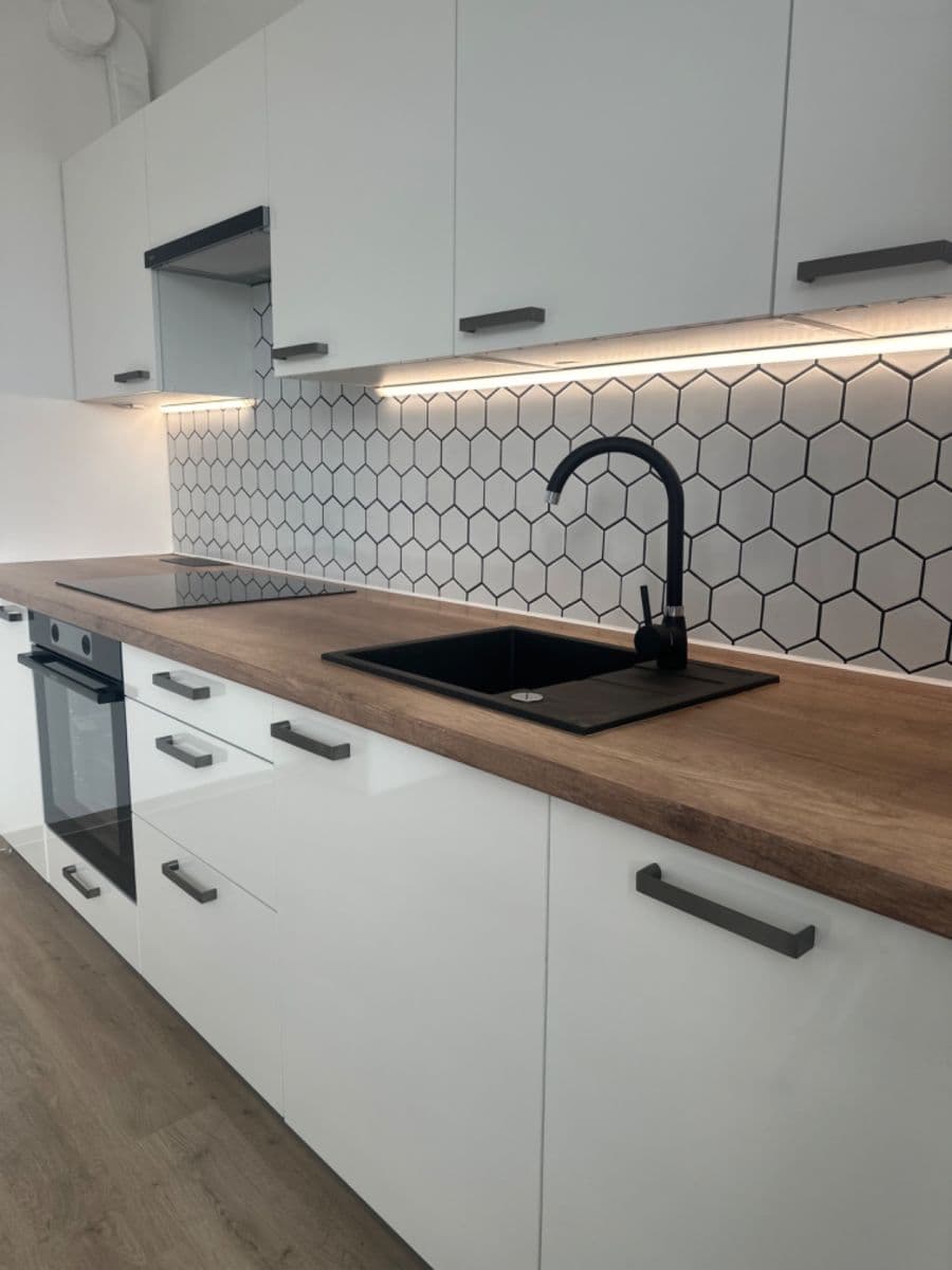 Prenájom bytu 2-izbový 40 m², Jižní náměstí, Brno, Jihomoravský kraj Prenájom bytu 2-izbový 40 m², Jižní náměstí, Brno, Jihomoravský kraj