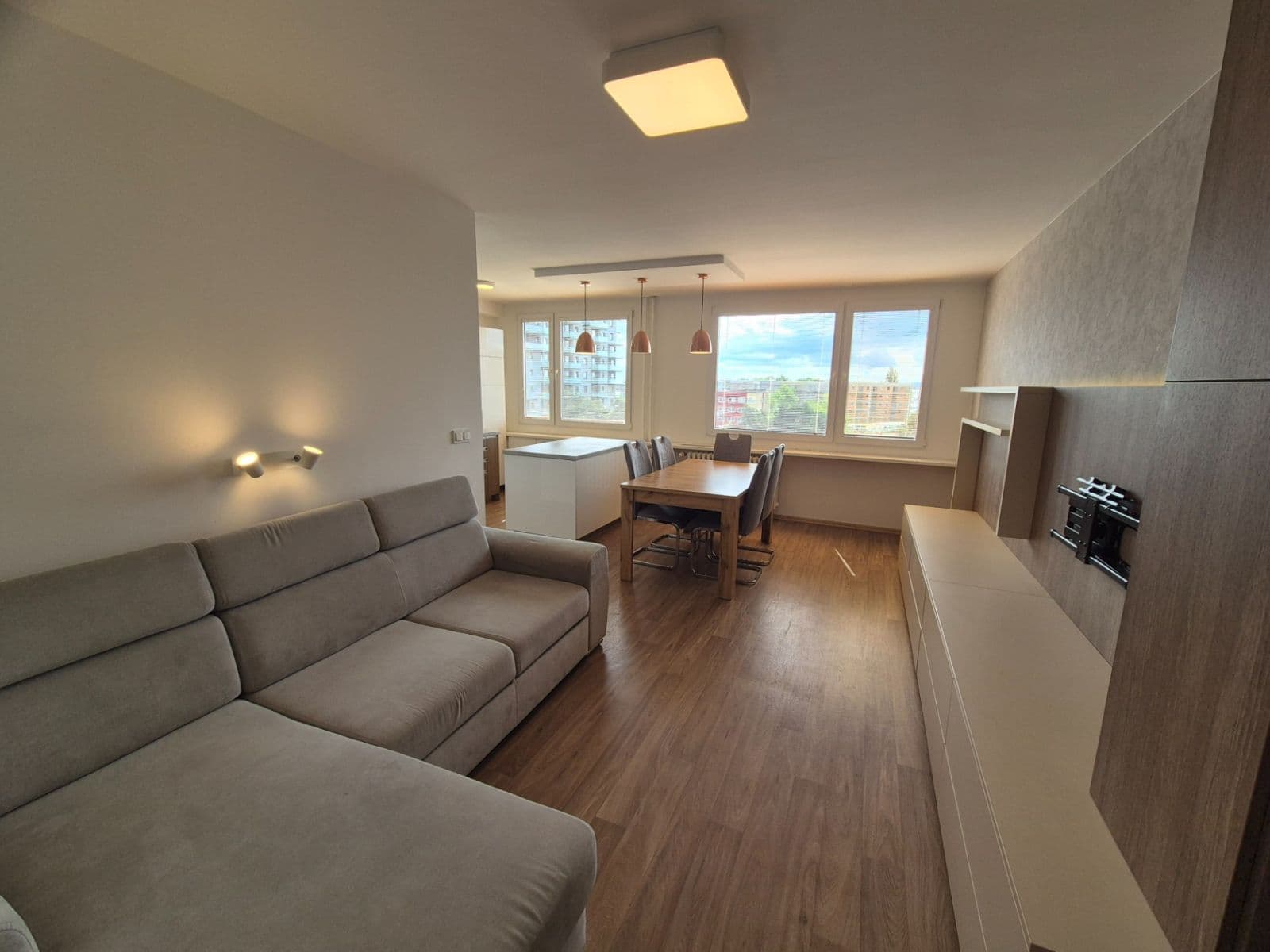 Prenájom bytu 3-izbový 69 m², Prosecká, Praha, Praha Prenájom bytu 3-izbový 69 m², Prosecká, Praha, Praha