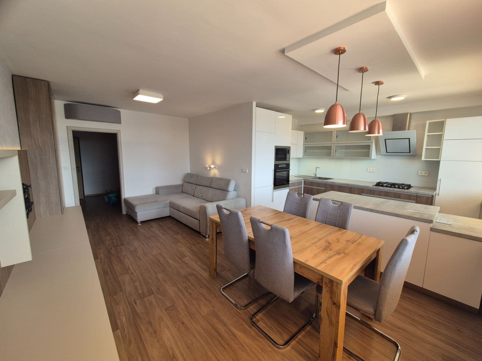 Prenájom bytu 3-izbový 69 m², Prosecká, Praha, Praha Prenájom bytu 3-izbový 69 m², Prosecká, Praha, Praha