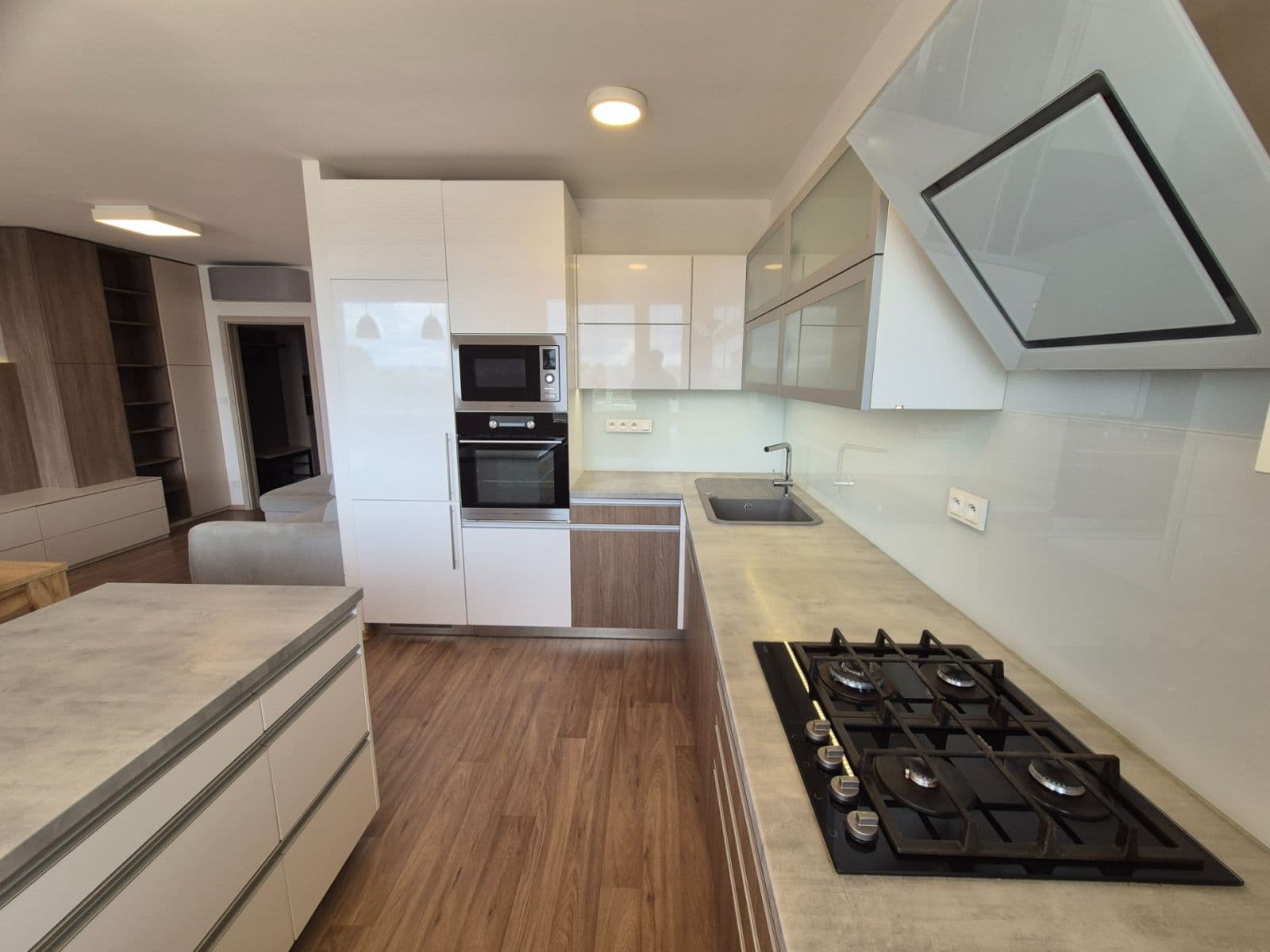 Prenájom bytu 3-izbový 69 m², Prosecká, Praha, Praha Prenájom bytu 3-izbový 69 m², Prosecká, Praha, Praha