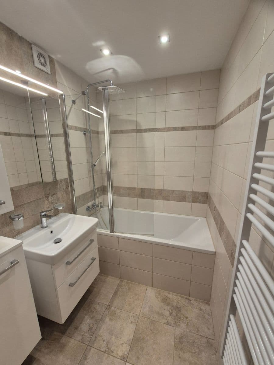 Prenájom bytu 3-izbový 69 m², Prosecká, Praha, Praha Prenájom bytu 3-izbový 69 m², Prosecká, Praha, Praha