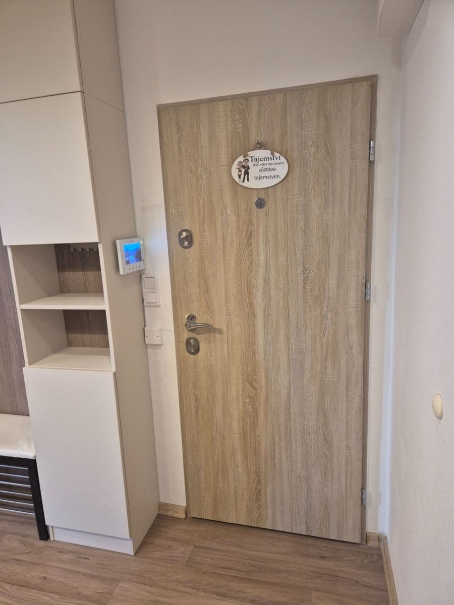 Prenájom bytu 3-izbový 69 m², Prosecká, Praha, Praha Prenájom bytu 3-izbový 69 m², Prosecká, Praha, Praha