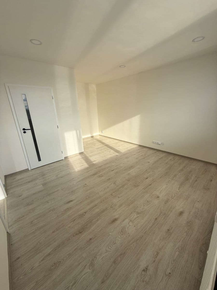 Prenájom bytu 1-izbový 33 m², Lazecká, Olomouc, Olomoucký kraj Prenájom bytu 1-izbový 33 m², Lazecká, Olomouc, Olomoucký kraj