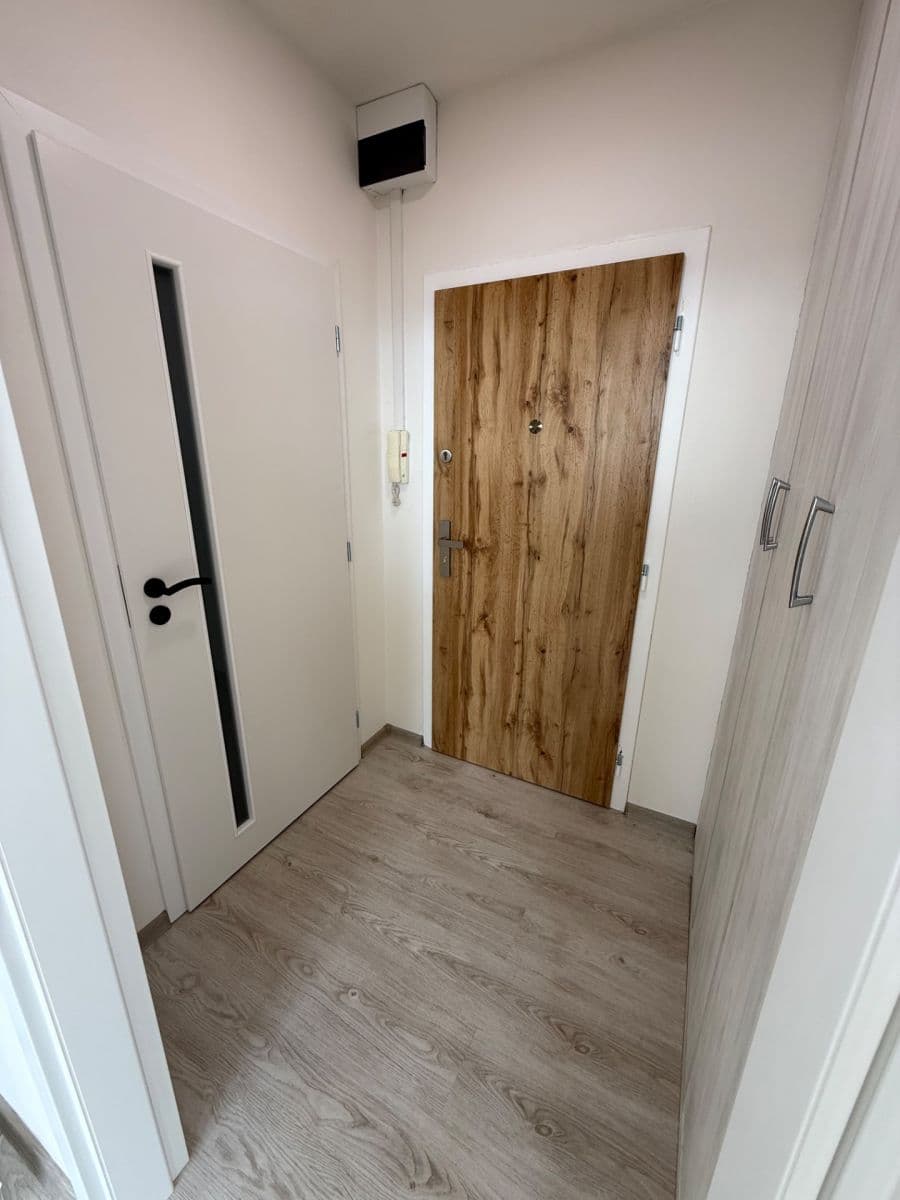 Prenájom bytu 1-izbový 33 m², Lazecká, Olomouc, Olomoucký kraj Prenájom bytu 1-izbový 33 m², Lazecká, Olomouc, Olomoucký kraj