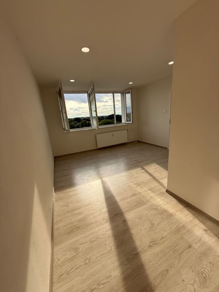 Prenájom bytu 1-izbový 33 m², Lazecká, Olomouc, Olomoucký kraj Prenájom bytu 1-izbový 33 m², Lazecká, Olomouc, Olomoucký kraj