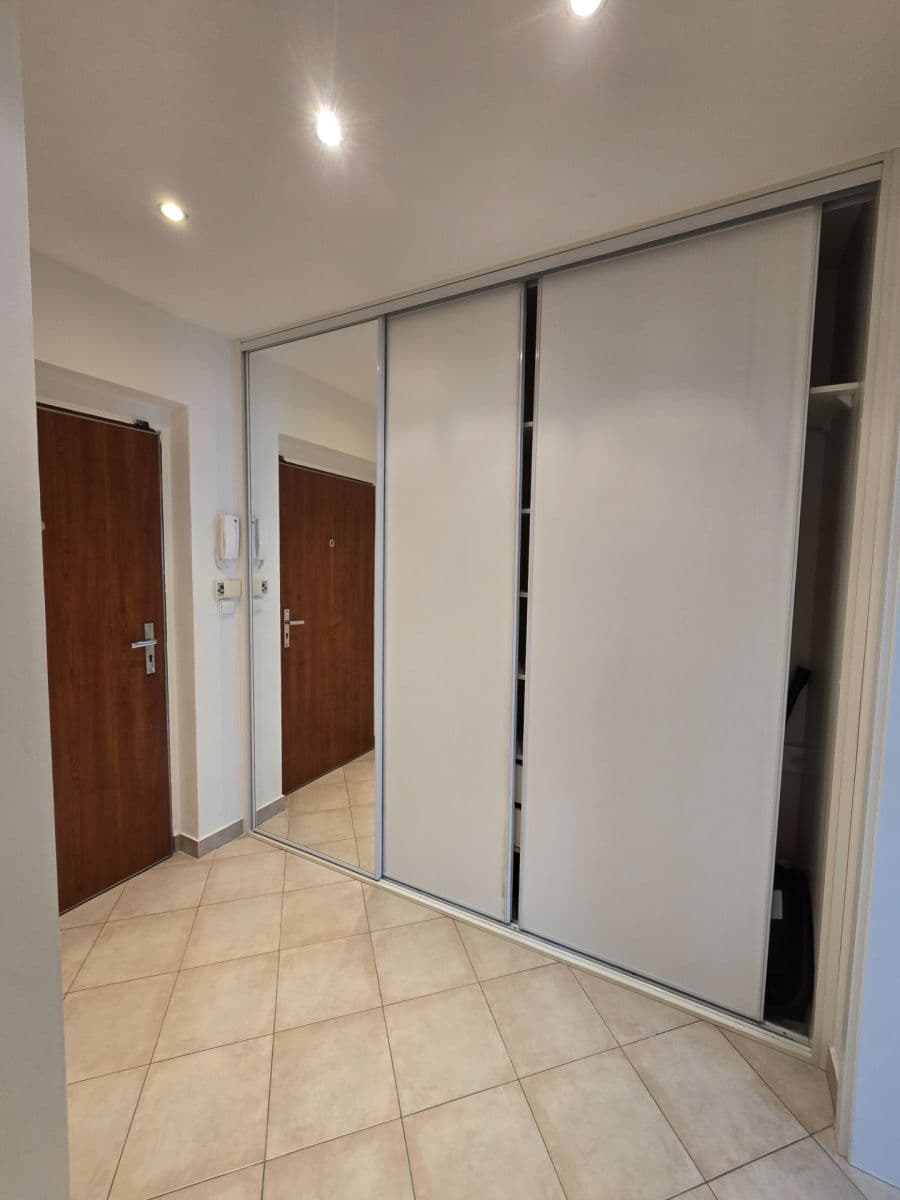 Prenájom bytu 1-izbový 33 m², Mikanova, Praha, Praha Prenájom bytu 1-izbový 33 m², Mikanova, Praha, Praha
