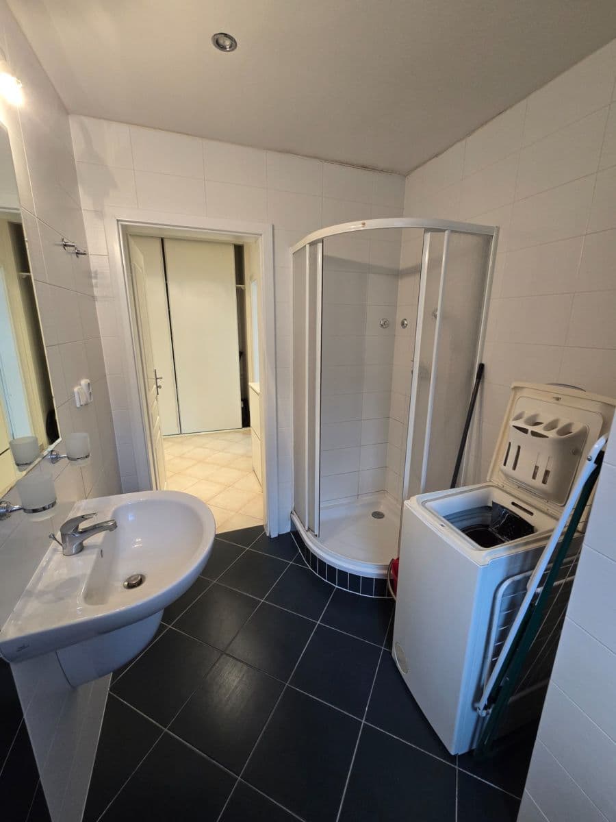 Prenájom bytu 1-izbový 33 m², Mikanova, Praha, Praha Prenájom bytu 1-izbový 33 m², Mikanova, Praha, Praha