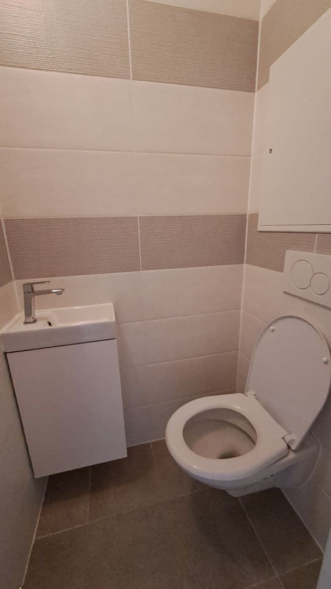 Prenájom bytu 3-izbový 72 m², Tuklatská, Praha, Praha Prenájom bytu 3-izbový 72 m², Tuklatská, Praha, Praha