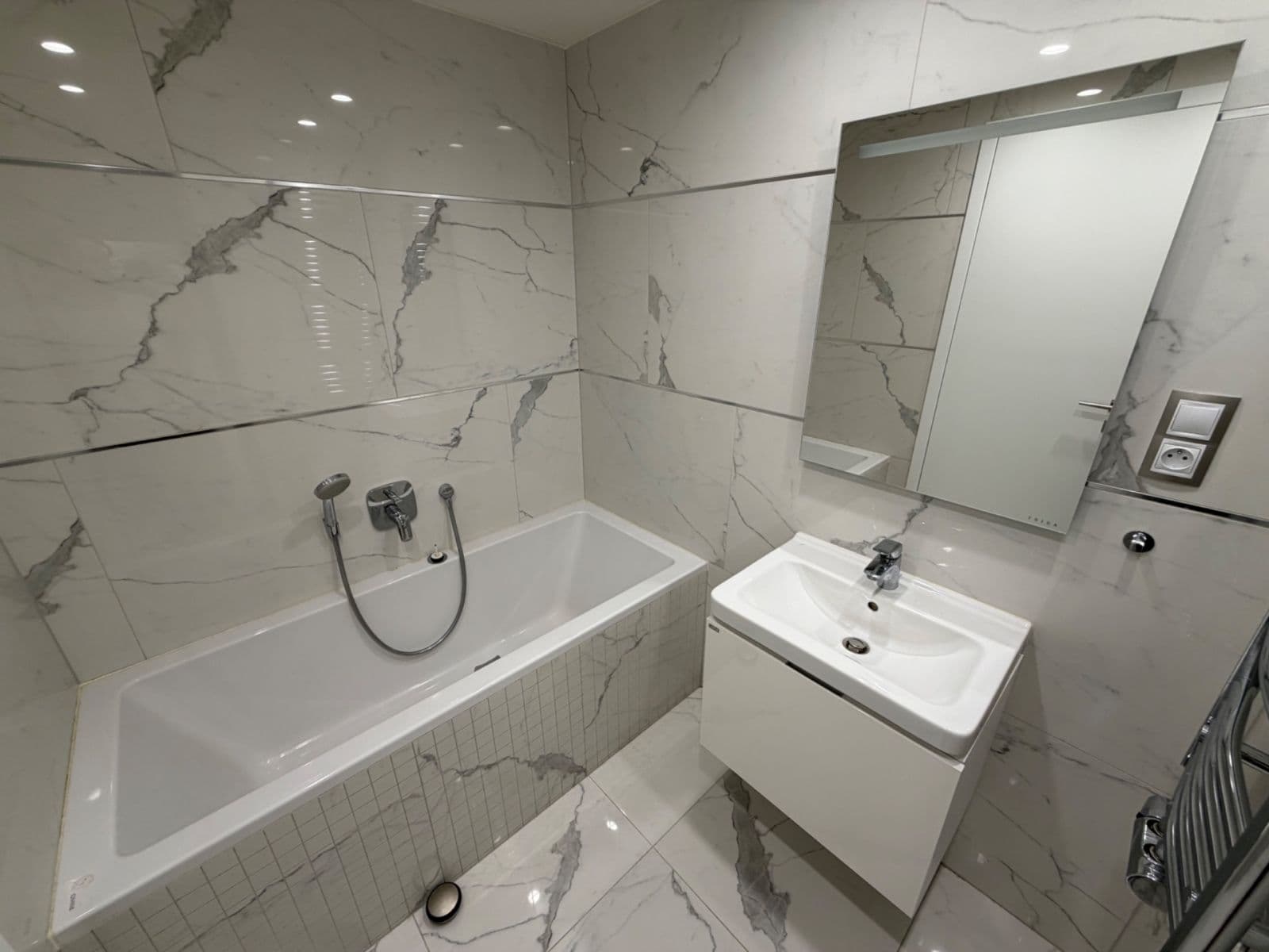 Prenájom bytu 3-izbový 83 m², Olšanská, Praha, Praha Prenájom bytu 3-izbový 83 m², Olšanská, Praha, Praha