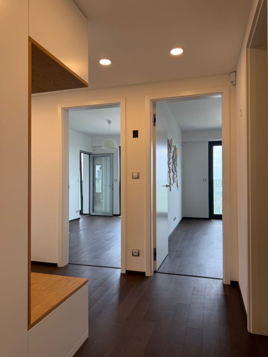 Prenájom bytu 3-izbový 83 m², Olšanská, Praha, Praha Prenájom bytu 3-izbový 83 m², Olšanská, Praha, Praha