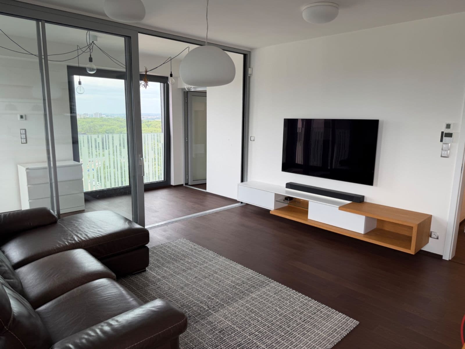 Prenájom bytu 3-izbový 83 m², Olšanská, Praha, Praha Prenájom bytu 3-izbový 83 m², Olšanská, Praha, Praha