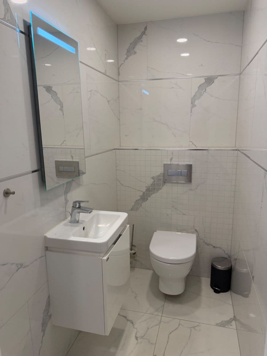 Prenájom bytu 3-izbový 83 m², Olšanská, Praha, Praha Prenájom bytu 3-izbový 83 m², Olšanská, Praha, Praha