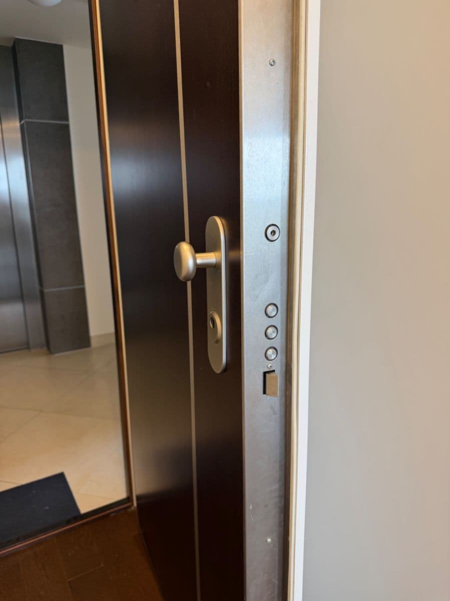 Prenájom bytu 3-izbový 83 m², Olšanská, Praha, Praha Prenájom bytu 3-izbový 83 m², Olšanská, Praha, Praha