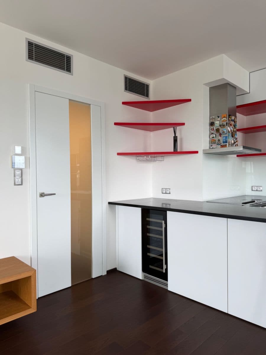 Prenájom bytu 3-izbový 83 m², Olšanská, Praha, Praha Prenájom bytu 3-izbový 83 m², Olšanská, Praha, Praha
