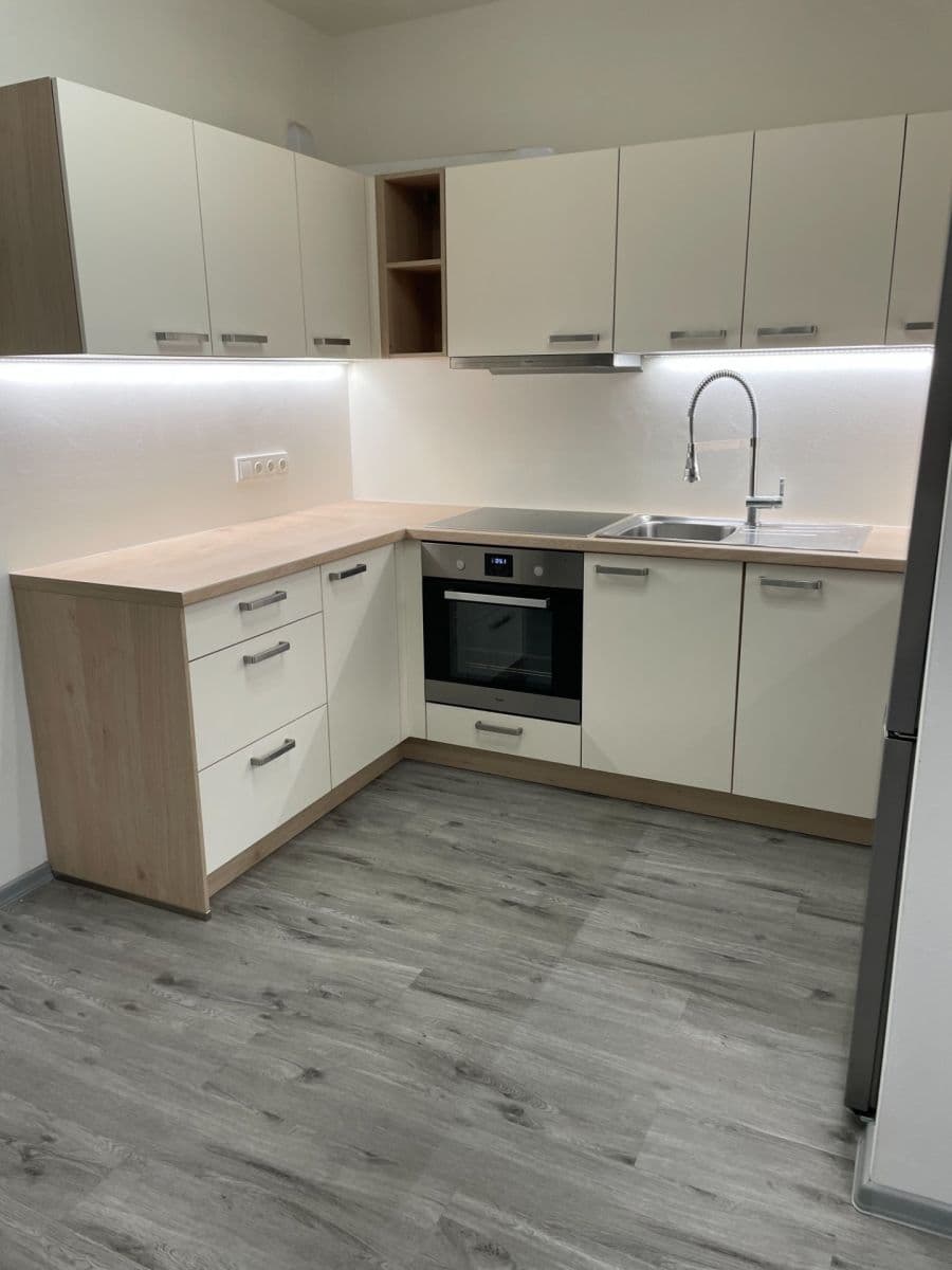 Prenájom bytu 3-izbový 65 m², Palackého, Český Brod, Středočeský kraj Prenájom bytu 3-izbový 65 m², Palackého, Český Brod, Středočeský kraj
