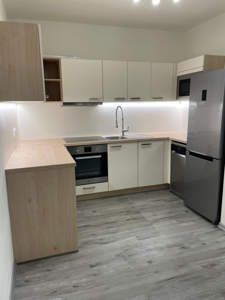 Prenájom bytu 3-izbový 65 m², Palackého, Český Brod, Středočeský kraj Prenájom bytu 3-izbový 65 m², Palackého, Český Brod, Středočeský kraj