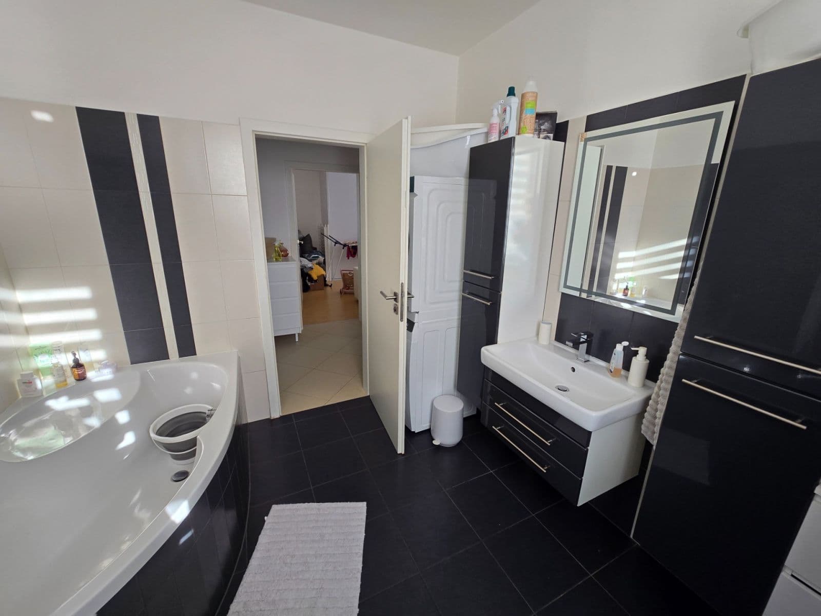 Prenájom bytu 3-izbový 106 m², Jabloňová, Uherské Hradiště, Zlínský kraj Prenájom bytu 3-izbový 106 m², Jabloňová, Uherské Hradiště, Zlínský kraj