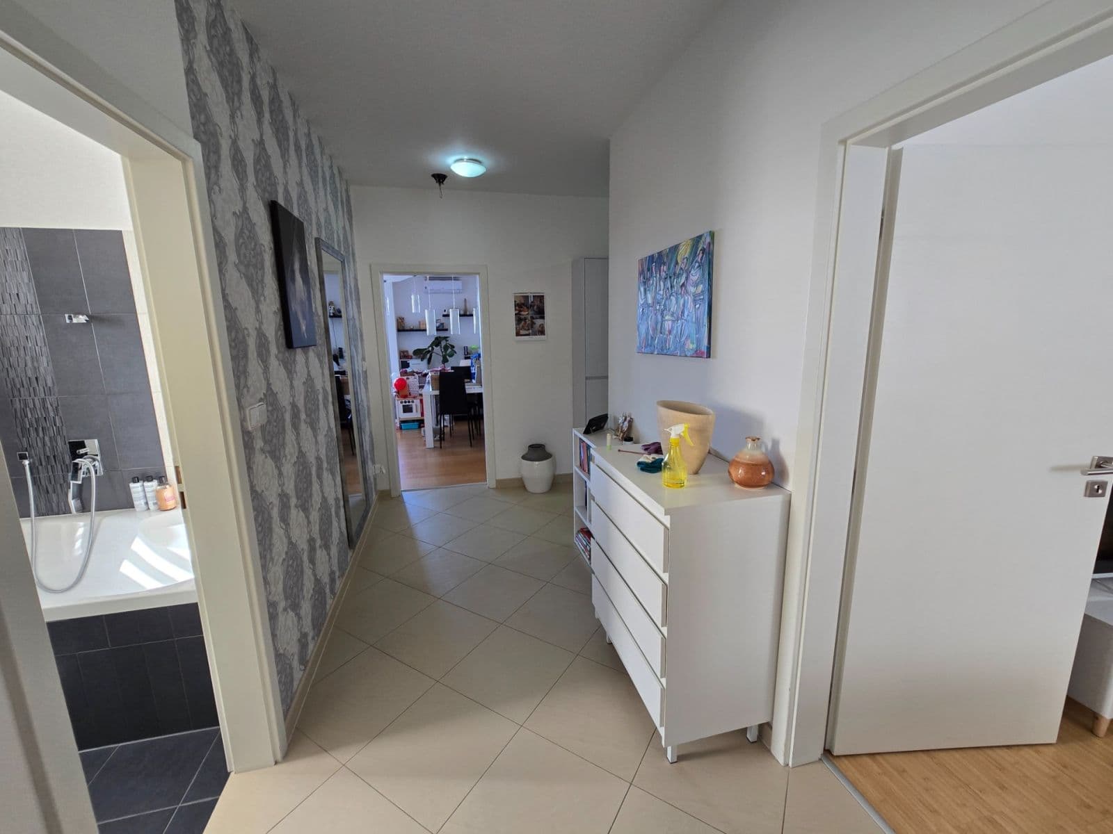 Prenájom bytu 3-izbový 106 m², Jabloňová, Uherské Hradiště, Zlínský kraj Prenájom bytu 3-izbový 106 m², Jabloňová, Uherské Hradiště, Zlínský kraj