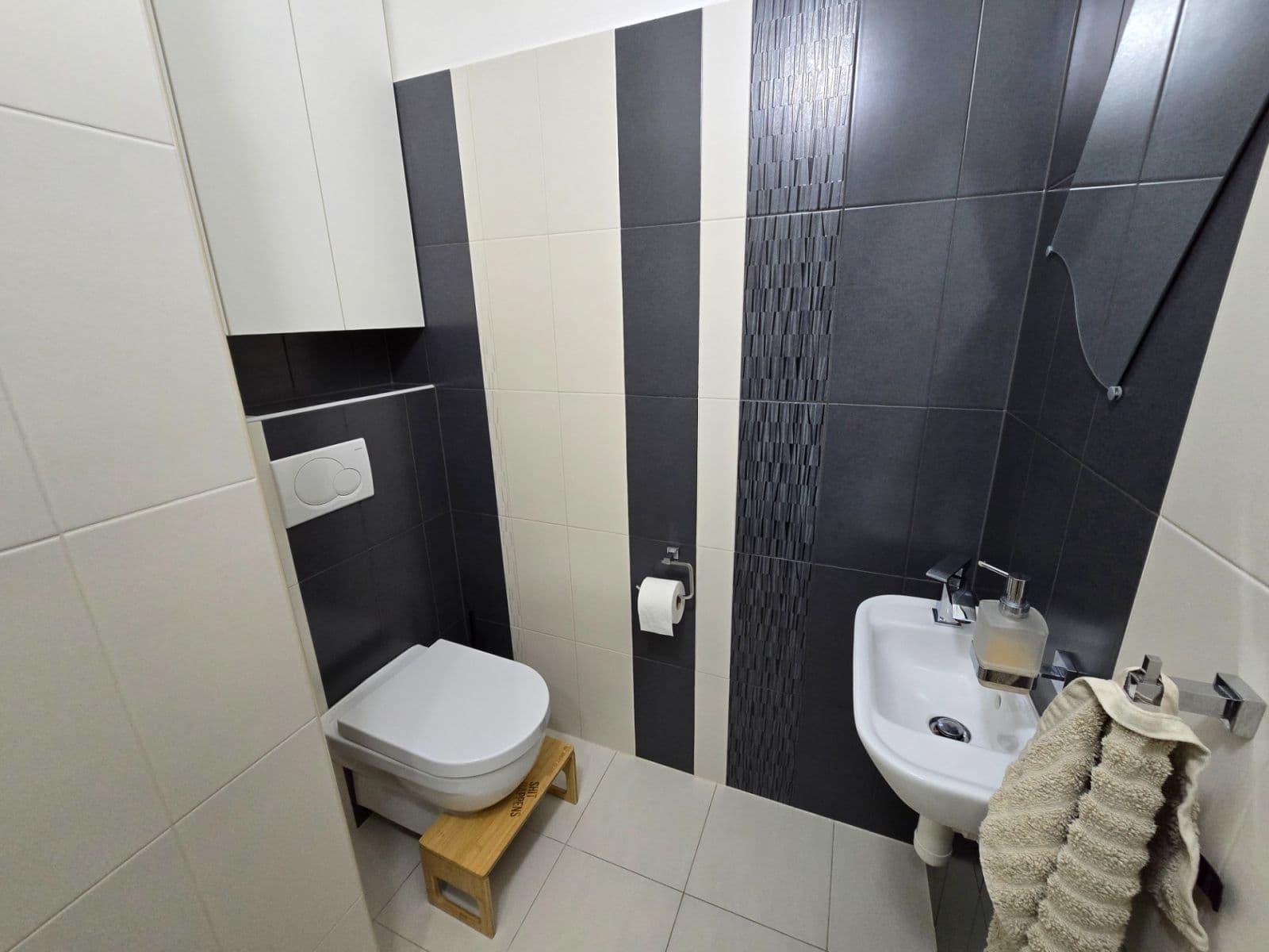 Prenájom bytu 3-izbový 106 m², Jabloňová, Uherské Hradiště, Zlínský kraj Prenájom bytu 3-izbový 106 m², Jabloňová, Uherské Hradiště, Zlínský kraj