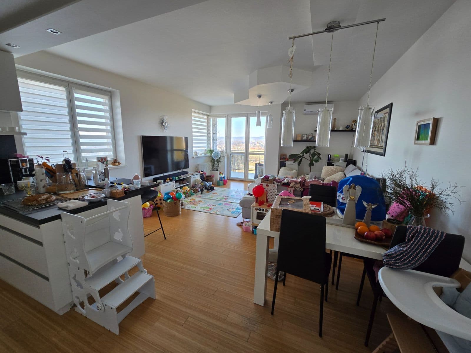 Prenájom bytu 3-izbový 106 m², Jabloňová, Uherské Hradiště, Zlínský kraj Prenájom bytu 3-izbový 106 m², Jabloňová, Uherské Hradiště, Zlínský kraj