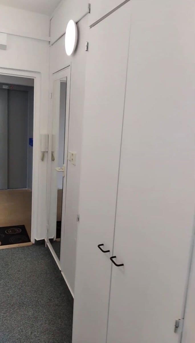Prenájom bytu 1-izbový 21 m², Trnovská, Pardubice, Pardubický kraj Prenájom bytu 1-izbový 21 m², Trnovská, Pardubice, Pardubický kraj