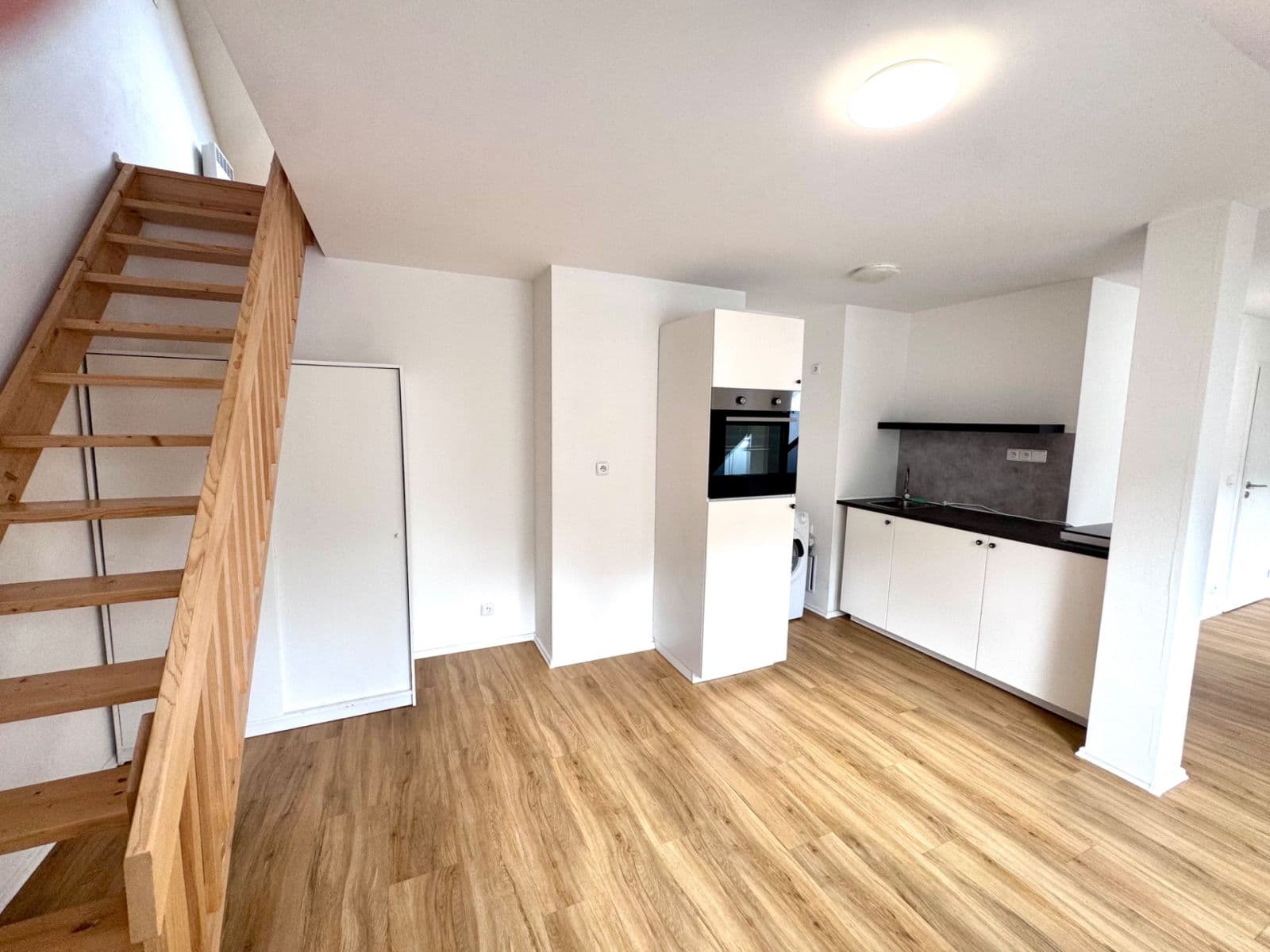 Prenájom bytu 2-izbový 67 m², Kollárova, Praha, Praha Prenájom bytu 2-izbový 67 m², Kollárova, Praha, Praha