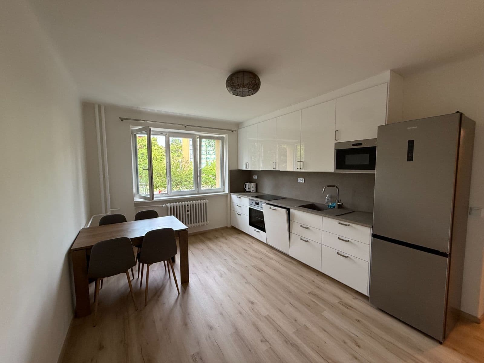 Prenájom bytu 3-izbový 54 m², náměstí Na Balabence, Praha, Praha Prenájom bytu 3-izbový 54 m², náměstí Na Balabence, Praha, Praha