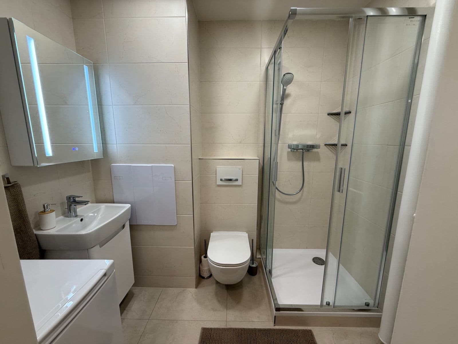 Prenájom bytu 3-izbový 54 m², náměstí Na Balabence, Praha, Praha Prenájom bytu 3-izbový 54 m², náměstí Na Balabence, Praha, Praha