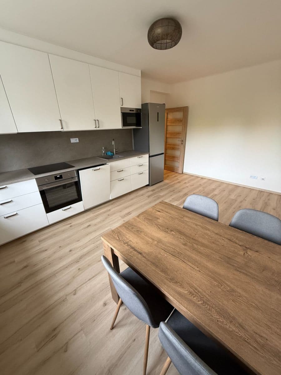 Prenájom bytu 3-izbový 54 m², náměstí Na Balabence, Praha, Praha Prenájom bytu 3-izbový 54 m², náměstí Na Balabence, Praha, Praha