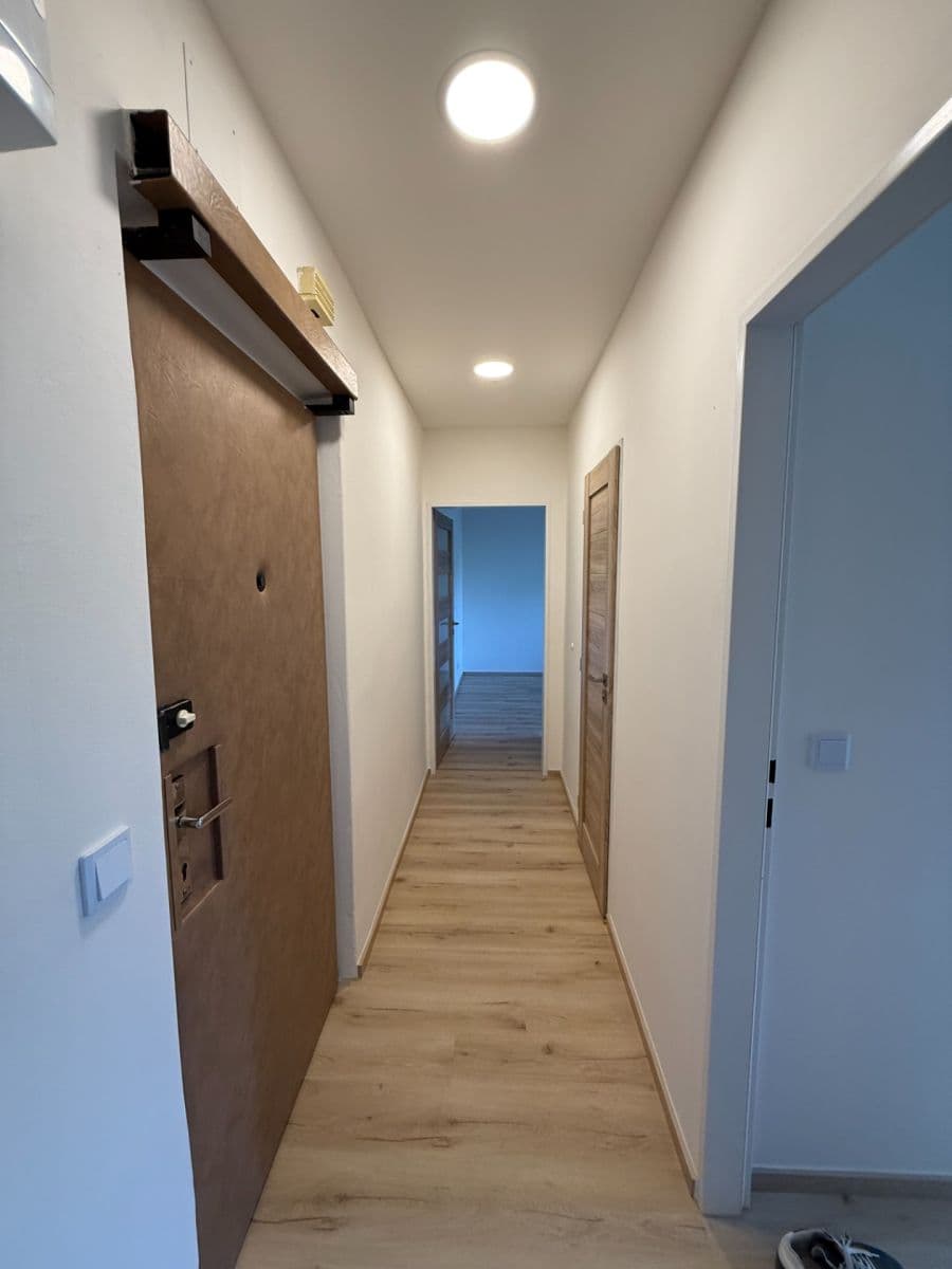 Prenájom bytu 3-izbový 54 m², náměstí Na Balabence, Praha, Praha Prenájom bytu 3-izbový 54 m², náměstí Na Balabence, Praha, Praha