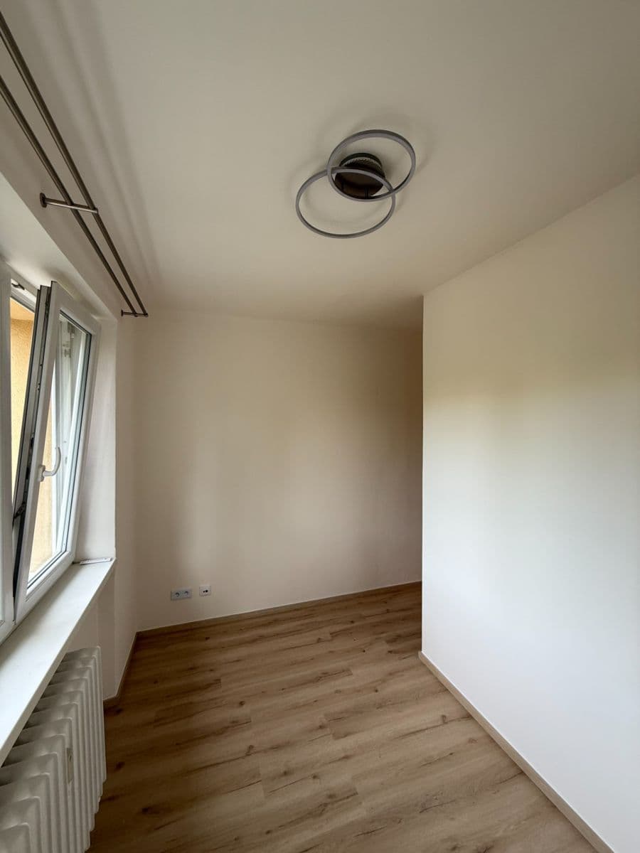 Prenájom bytu 3-izbový 54 m², náměstí Na Balabence, Praha, Praha Prenájom bytu 3-izbový 54 m², náměstí Na Balabence, Praha, Praha