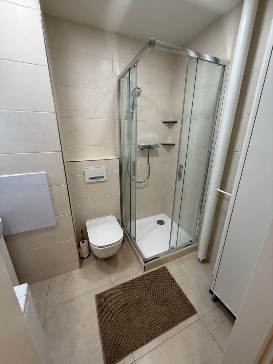Prenájom bytu 3-izbový 54 m², náměstí Na Balabence, Praha, Praha Prenájom bytu 3-izbový 54 m², náměstí Na Balabence, Praha, Praha