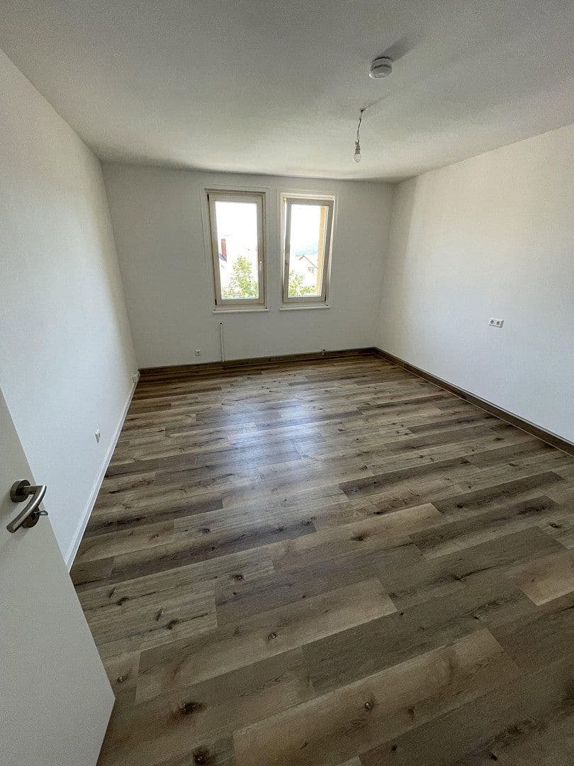 Prenájom bytu 3-izbový 70 m², Tuttlingen, Bádensko-Wurttembersko Prenájom bytu 3-izbový 70 m², Tuttlingen, Bádensko-Wurttembersko