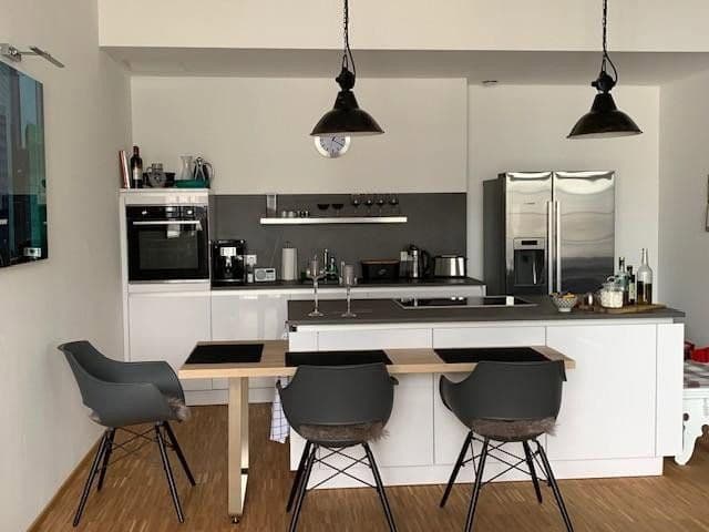Prenájom bytu 2-izbový 72 m², Frankfurt am Main, Hesensko Prenájom bytu 2-izbový 72 m², Frankfurt am Main, Hesensko