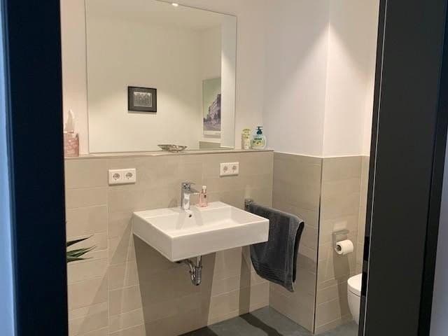 Prenájom bytu 2-izbový 72 m², Frankfurt am Main, Hesensko Prenájom bytu 2-izbový 72 m², Frankfurt am Main, Hesensko