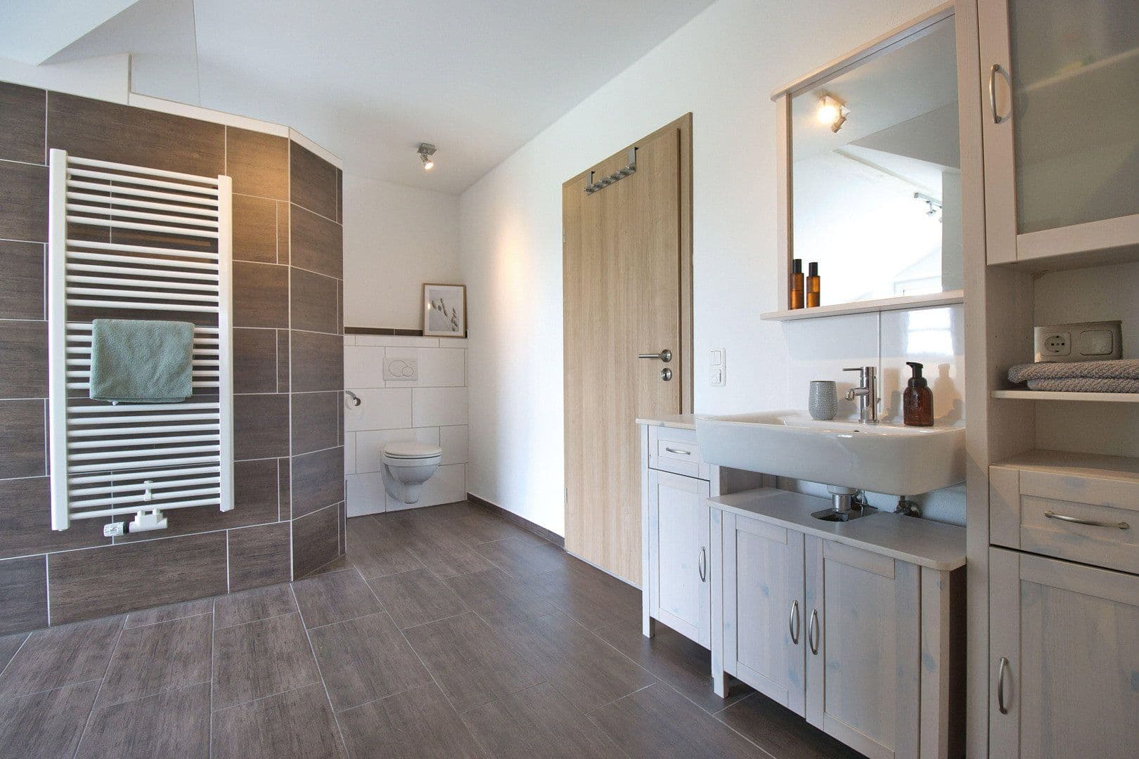 Predaj domu 440 m², pozemok 1.757 m², Neumarkt-Sankt Veit, Bavorsko Predaj domu 440 m², pozemok 1.757 m², Neumarkt-Sankt Veit, Bavorsko