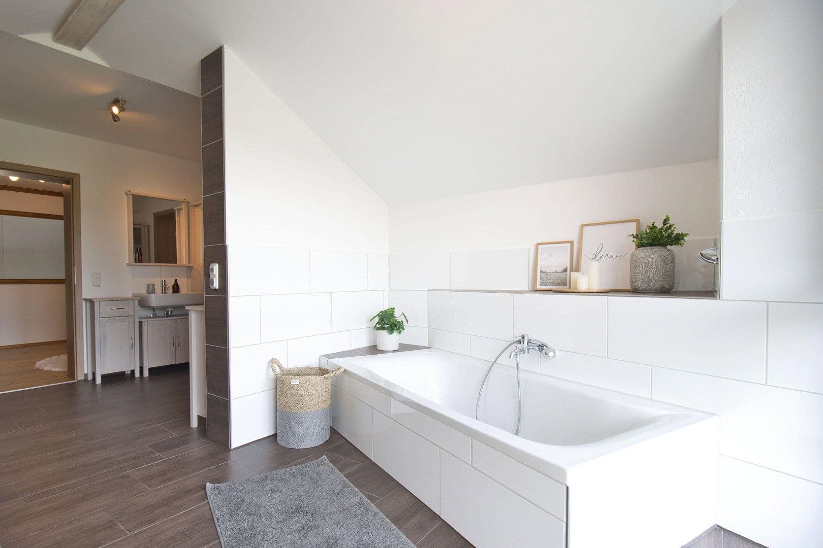 Predaj domu 440 m², pozemok 1.757 m², Neumarkt-Sankt Veit, Bavorsko Predaj domu 440 m², pozemok 1.757 m², Neumarkt-Sankt Veit, Bavorsko