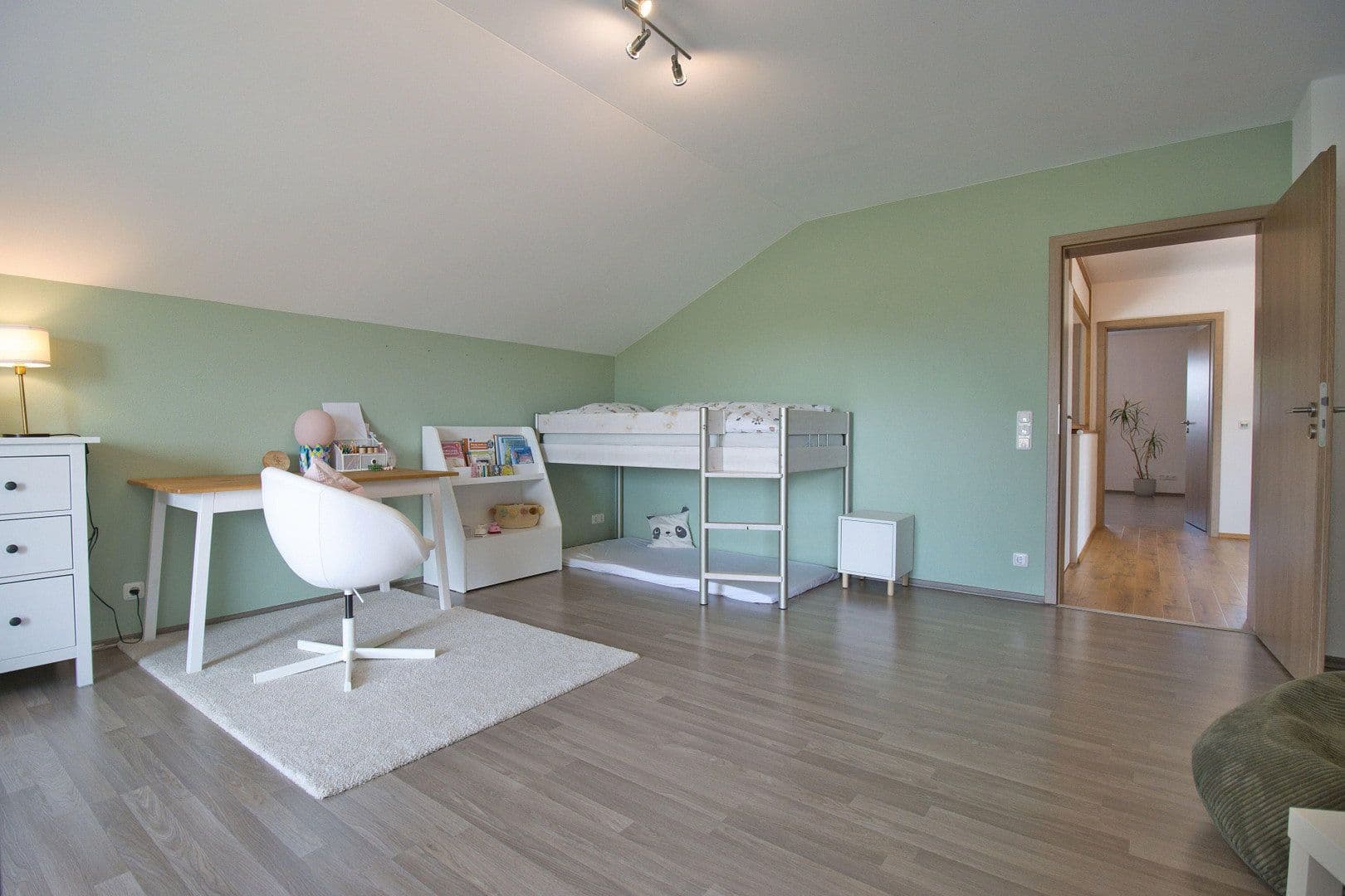 Predaj domu 440 m², pozemok 1.757 m², Neumarkt-Sankt Veit, Bavorsko Predaj domu 440 m², pozemok 1.757 m², Neumarkt-Sankt Veit, Bavorsko