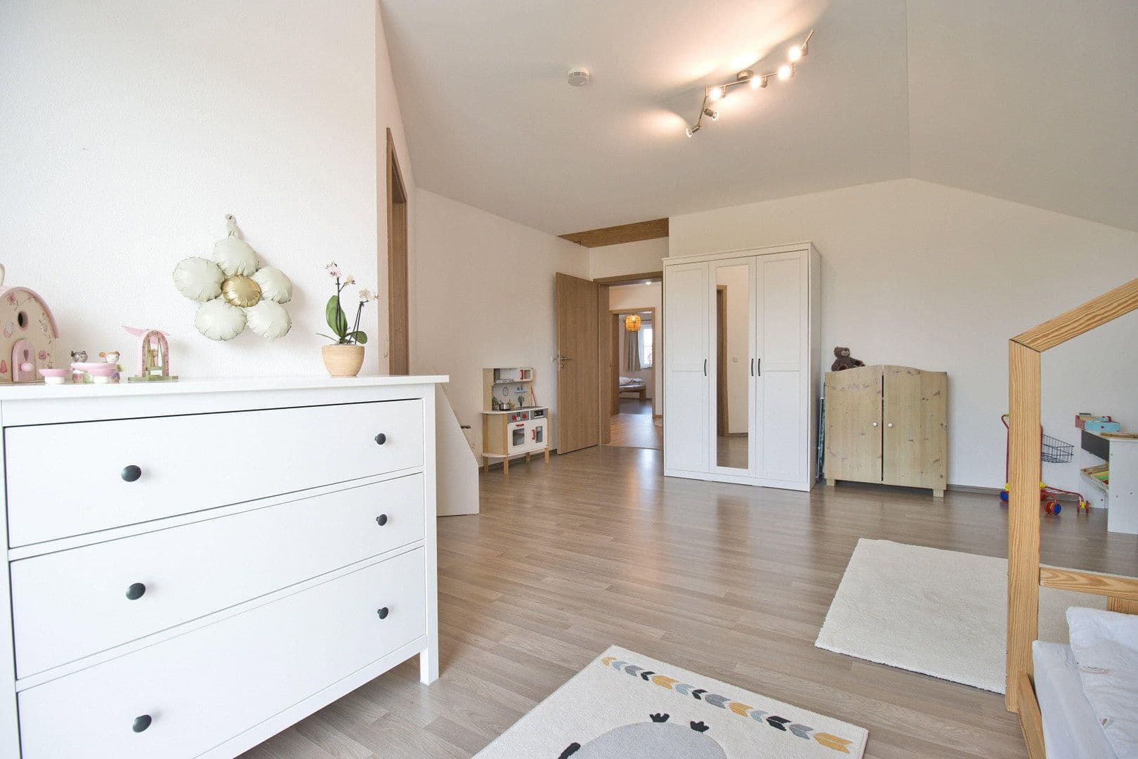 Predaj domu 440 m², pozemok 1.757 m², Neumarkt-Sankt Veit, Bavorsko Predaj domu 440 m², pozemok 1.757 m², Neumarkt-Sankt Veit, Bavorsko