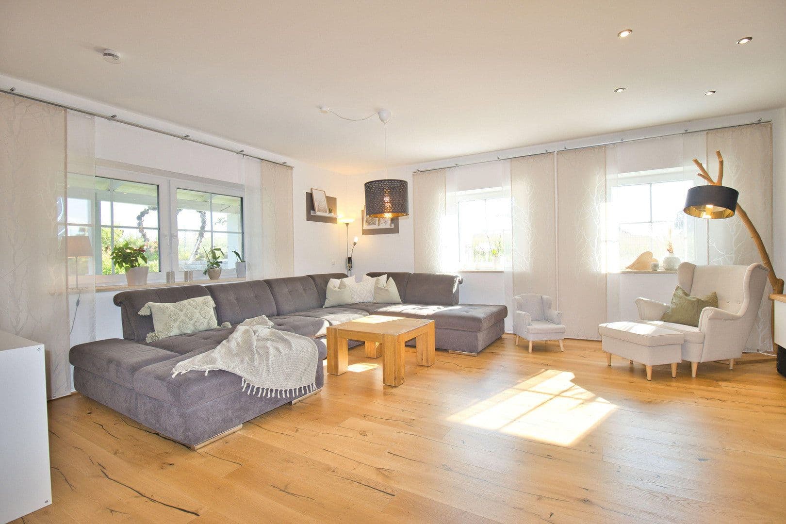 Predaj domu 440 m², pozemok 1.757 m², Neumarkt-Sankt Veit, Bavorsko Predaj domu 440 m², pozemok 1.757 m², Neumarkt-Sankt Veit, Bavorsko