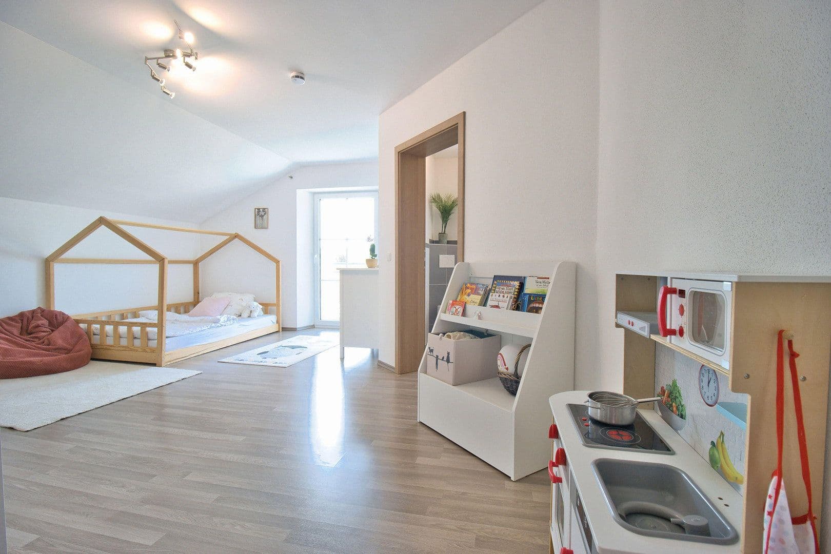 Predaj domu 440 m², pozemok 1.757 m², Neumarkt-Sankt Veit, Bavorsko Predaj domu 440 m², pozemok 1.757 m², Neumarkt-Sankt Veit, Bavorsko