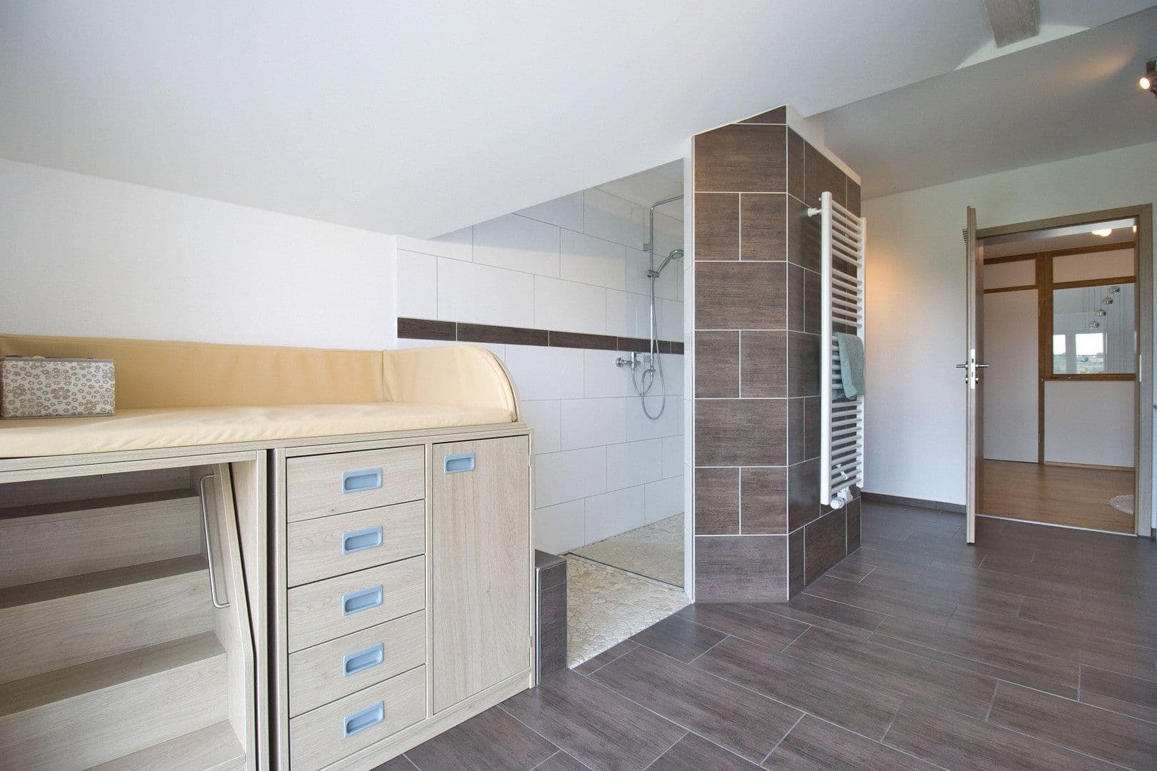 Predaj domu 440 m², pozemok 1.757 m², Neumarkt-Sankt Veit, Bavorsko Predaj domu 440 m², pozemok 1.757 m², Neumarkt-Sankt Veit, Bavorsko
