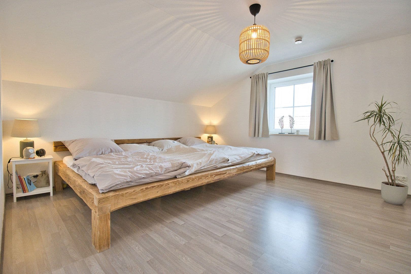 Predaj domu 440 m², pozemok 1.757 m², Neumarkt-Sankt Veit, Bavorsko Predaj domu 440 m², pozemok 1.757 m², Neumarkt-Sankt Veit, Bavorsko