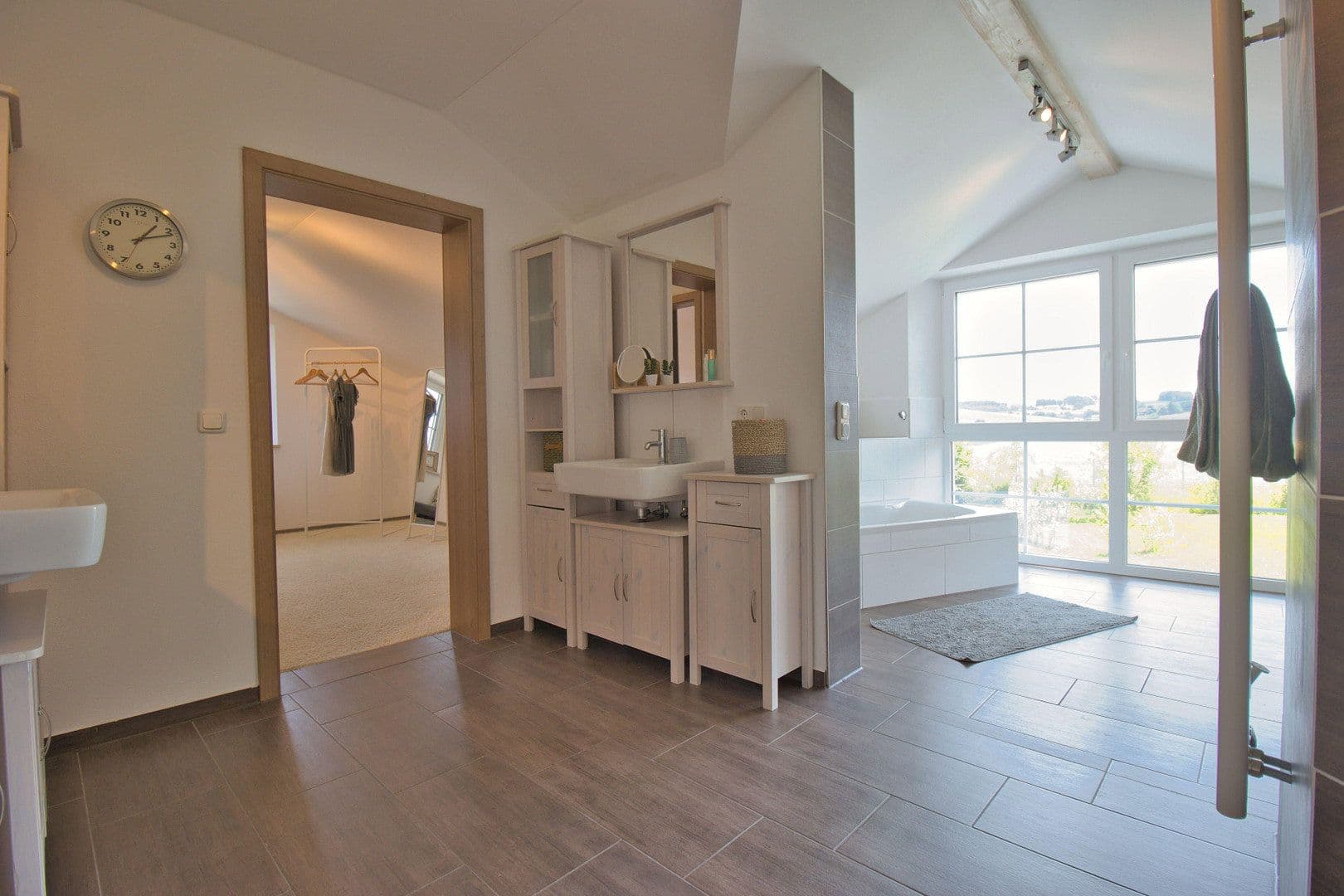 Predaj domu 440 m², pozemok 1.757 m², Neumarkt-Sankt Veit, Bavorsko Predaj domu 440 m², pozemok 1.757 m², Neumarkt-Sankt Veit, Bavorsko